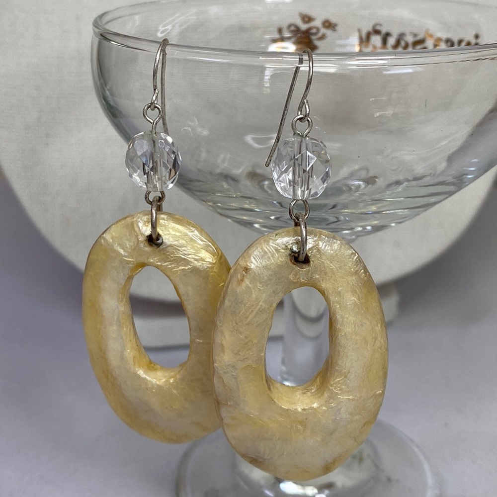 Unusual oval marbleized open picture frame design earrings